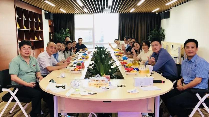 德纳简讯 |火热的八月生日会及新人迎新会圆满举办