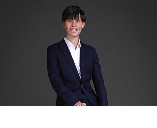 德纳律师辛钧辉，投身公益热心法援，他为残障职工权益代言