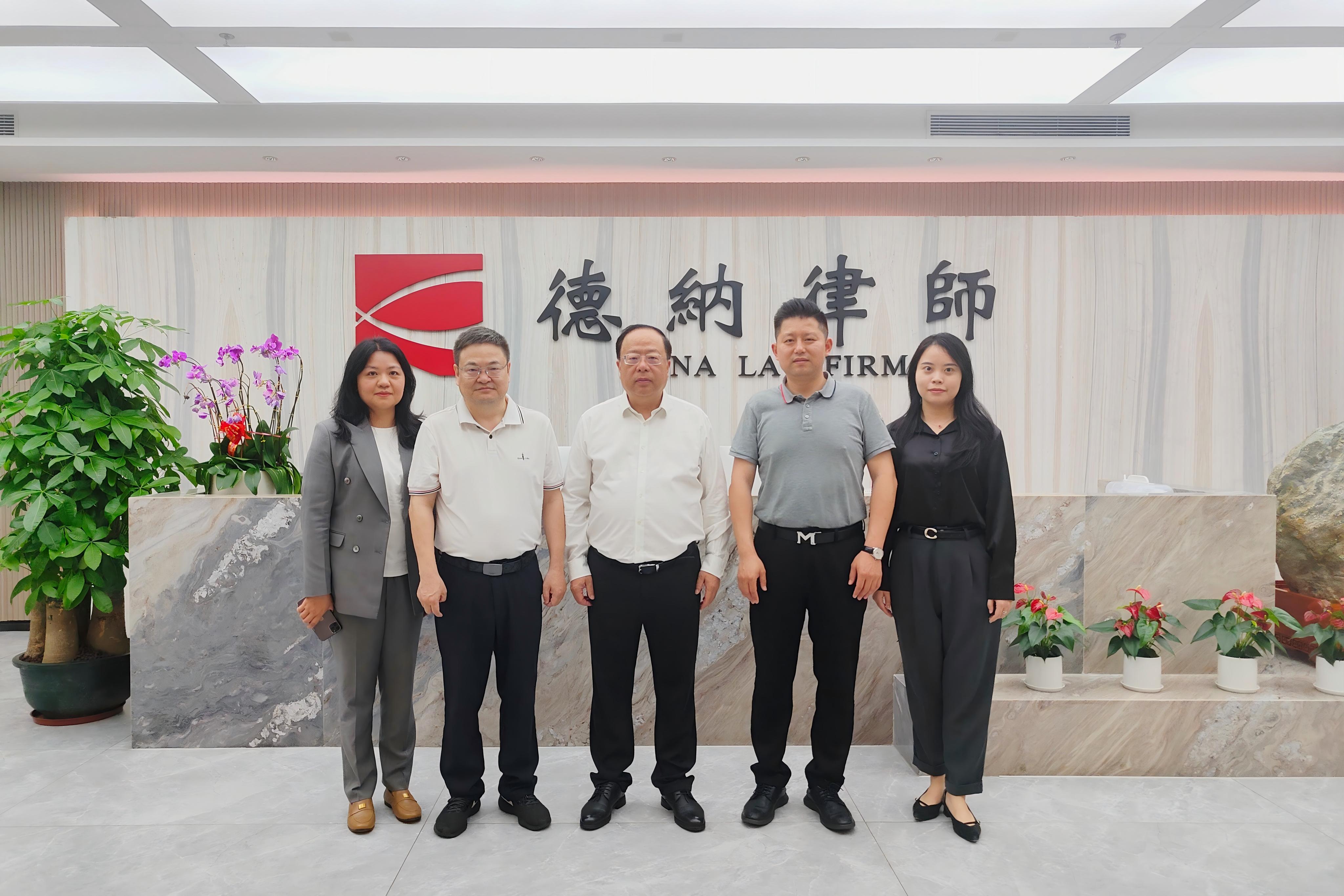 【德纳动态】湖北得伟君尚律师事务所合伙人会议主席蔡学恩一行莅临我所参观交流